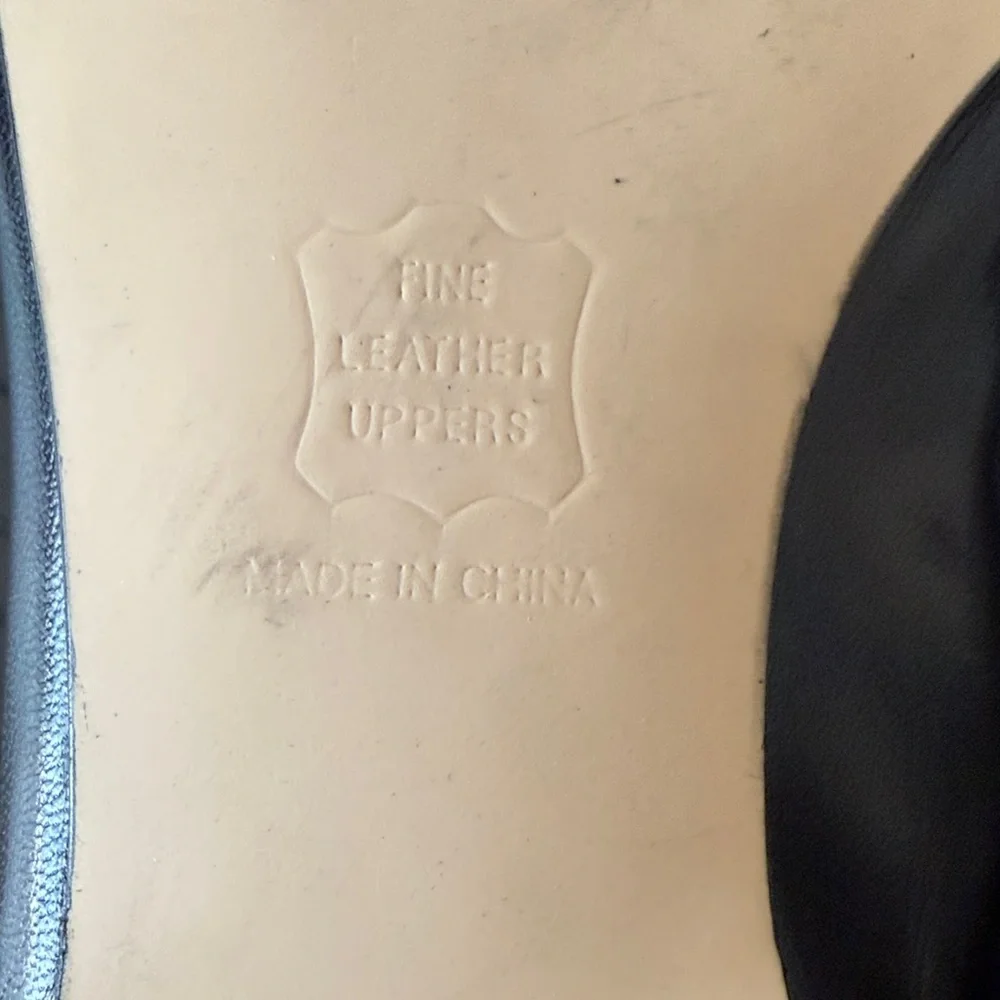 Ros Hommerson Black Leather Heels with Silver Bow Detail 9W - Picture 10 of 11